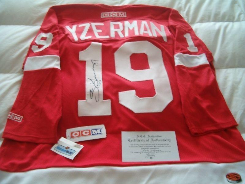 MINT Steve Yzerman Detroit Red Wings Jersey