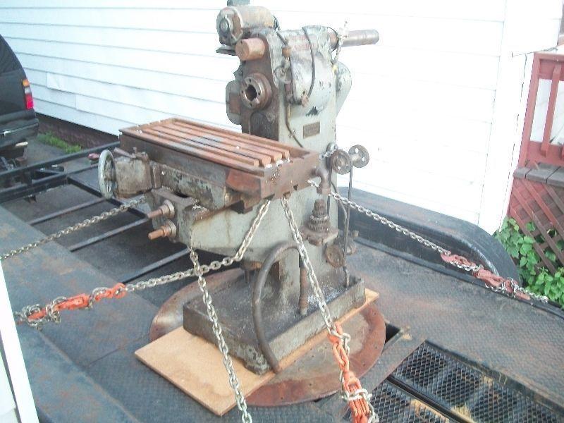 Cincinnati Milling Machine - 50 Taper Spindle