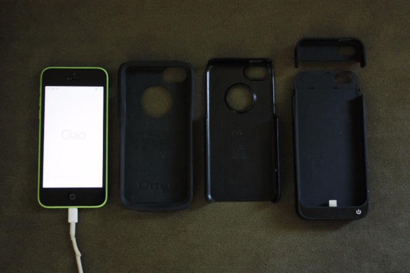 Bell Aliant Iphone 5C Green + Otterbox + Charging case