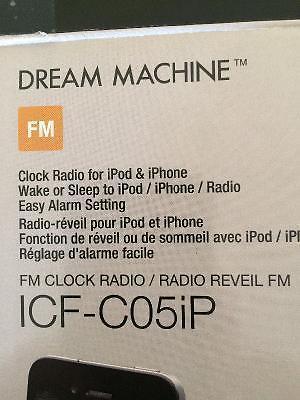 iPod. iPhone docking alarm clock radio
