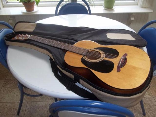 Youth Learning Guitar (Left Hand) Austin Model # AU3365