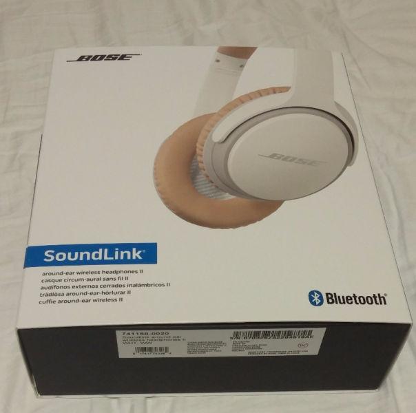 White Bose SoundLink Bluetooth around-ear wireless headphones II