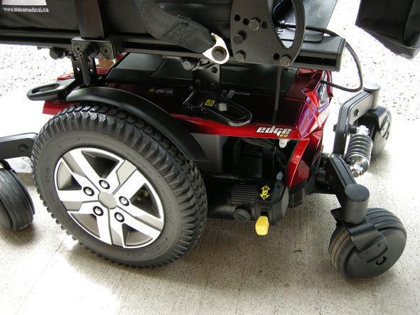 REDUCED - POWER WHEELCHAIR -QUANTUM Q6 EDGE 2.0