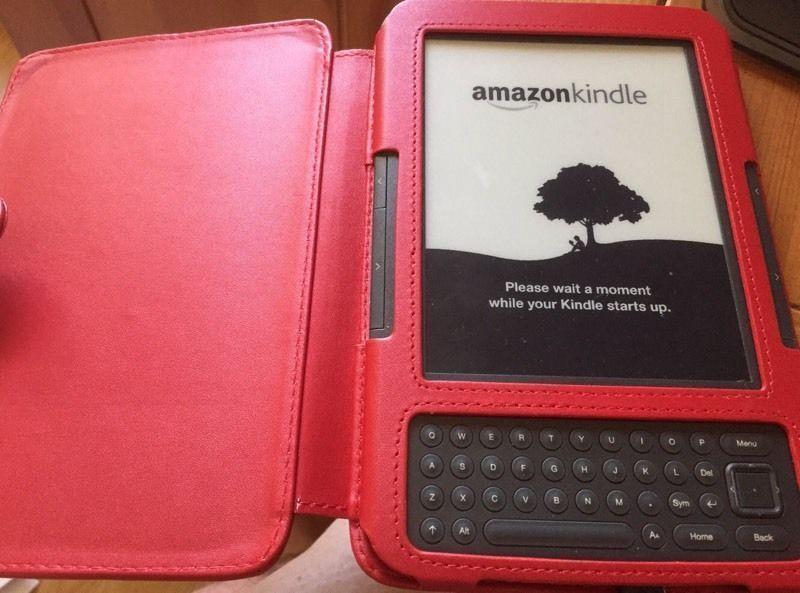 AMAZON KINDLE wifi 3rd gen keyboard model with charger
