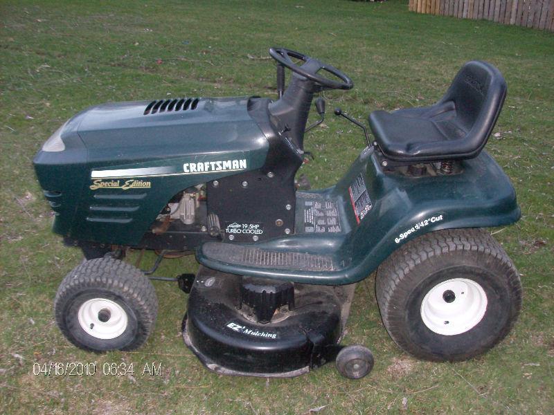 Wanted: ... I WANT TO BUY A... DEAD OR DYING .. SEARS CRAFTSMAN TRACTOR