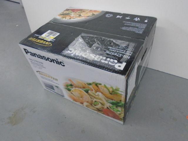 Brand New In Box Panasonic 1.2 cu ft Microwave Oven - White