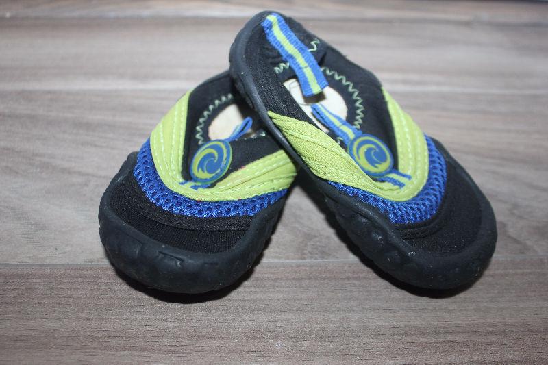 Size 5 (Toddler) VGUC boy's water shoes