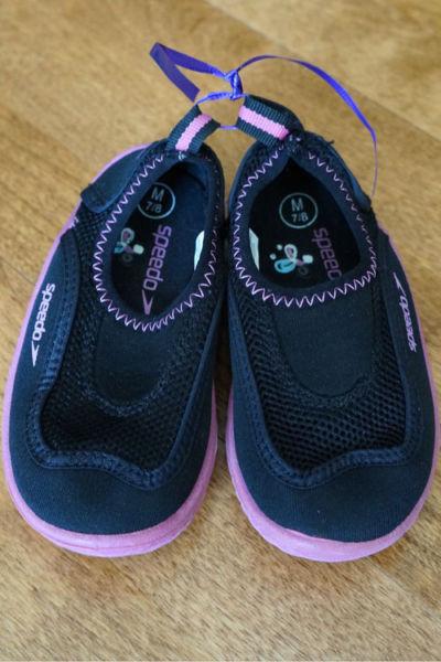 SIZE 7/8 (MEDIUM) SPEEDO TODDLER WATER SHOE BLACK WITH PINK