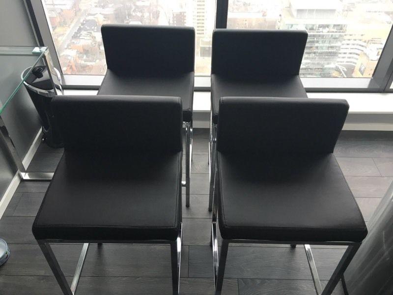 4 MINT CONDITION BLACK LEATHER LOOK AND CHROME BAR STOOLS