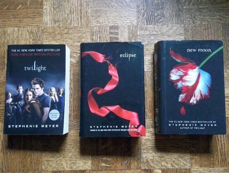 Twilight Saga 3 Board Games Collection‏ + Books