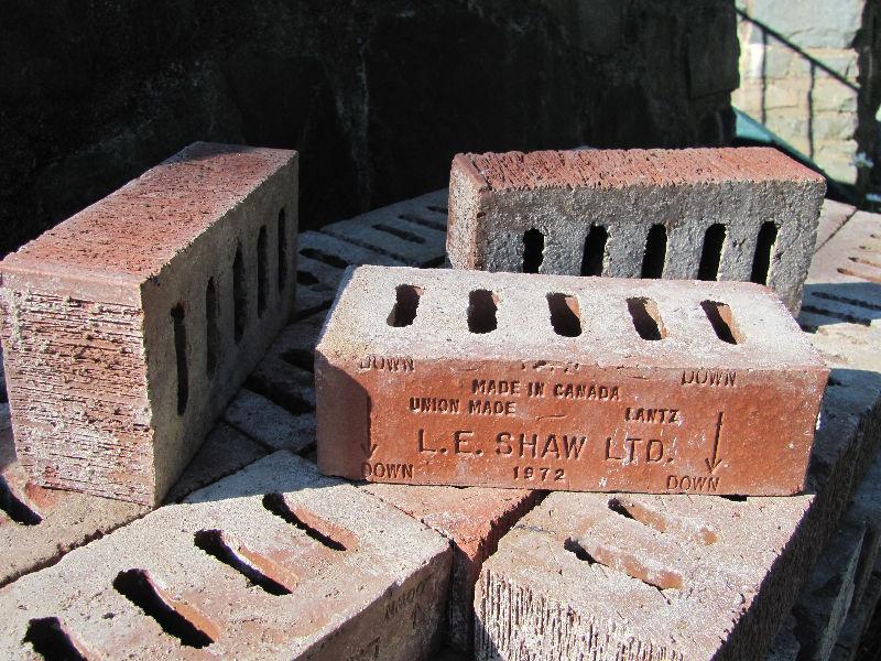 Clean Used Clay Bricks