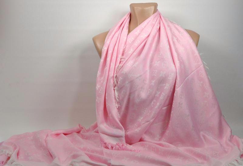 Louis Vuitton light pink shawl 140x140cm