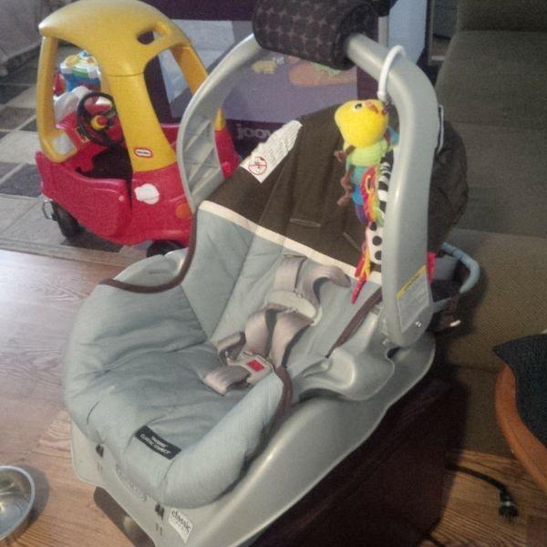 Car Seat with 3 seperate bases