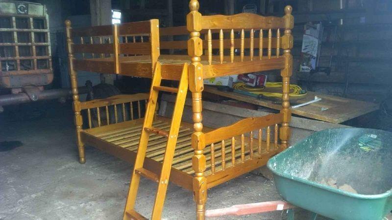 Bunk Bed/Two Single Beds