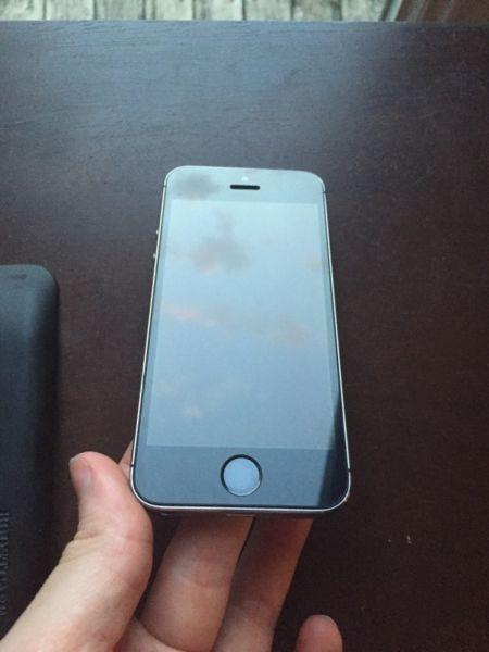 16gb iPhone 5s (Rogers) with free boost case