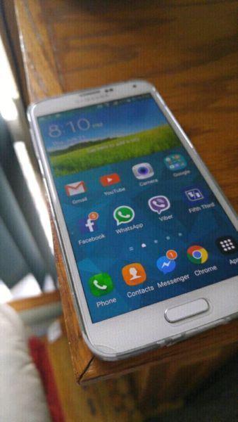 Samsung Galaxy S5 15GB Unlocked + Wind White 8.9-9.5/10