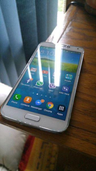 Samsung Galaxy S5 15GB Unlocked + Wind White 8.9-9.5/10
