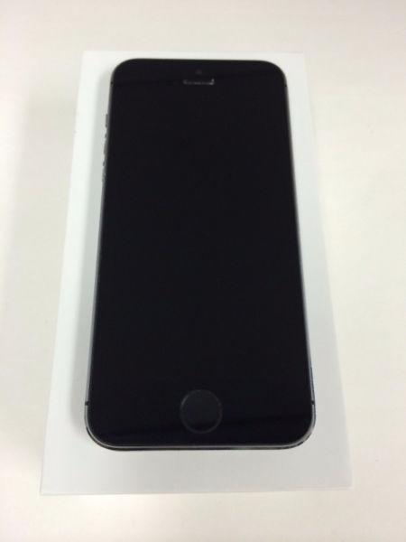 Like new, MINT Space Grey Apple iPhone 5s - 16GB - Rogers/Chatr