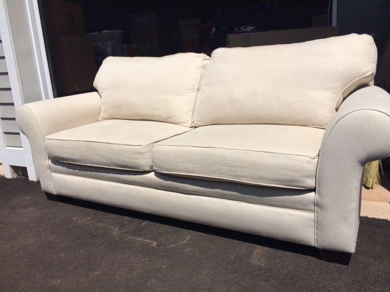 Linen Chesterfield Couch (white)