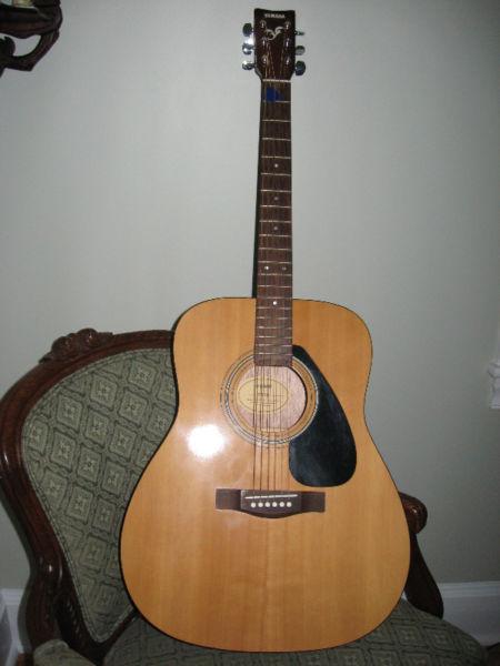 YAMAHA ACOUSTIC F310 GUITAR with case
