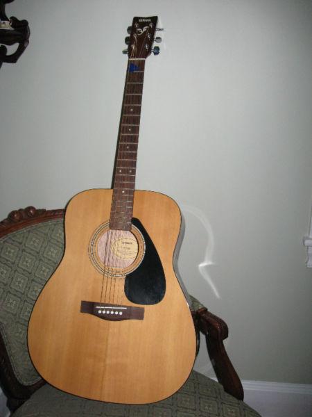 YAMAHA ACOUSTIC F310 GUITAR with case