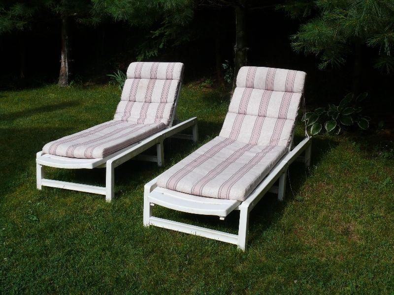 Reclining Lawn chairs with pads