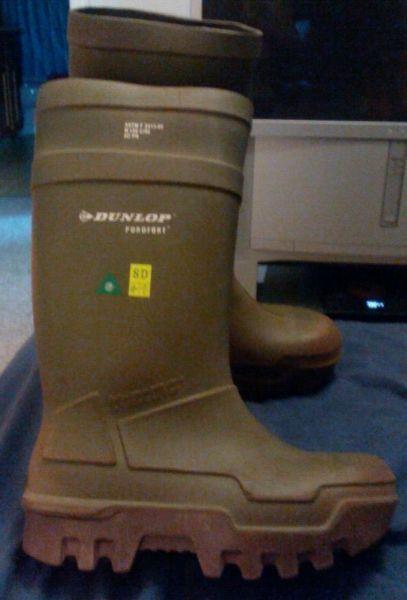 Size 8 Dunlop thermo boots
