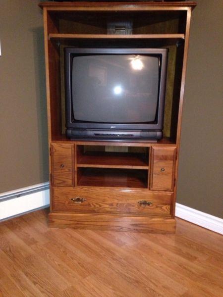 Solid Oak TV Stand *TV INCLUDED