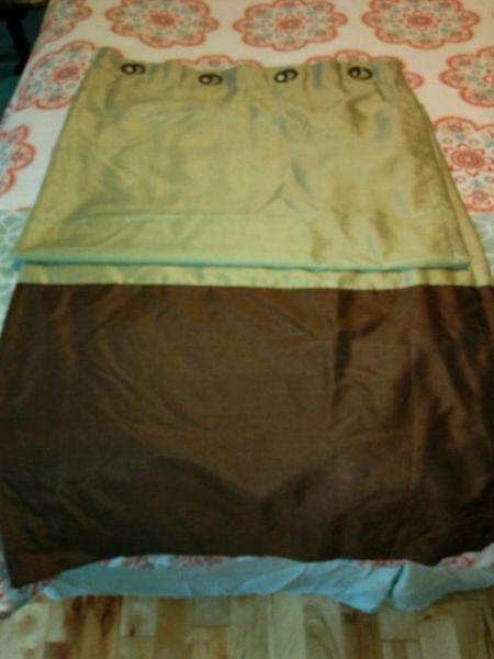 Gromet top curtain panel