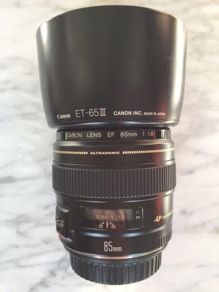 Canon 85mm 1.8 lens with lens hood