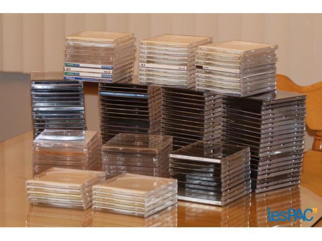 175 boitiers et 27 racks en plastics pour CD et DVD