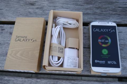 SAMSUNG GALAXY S4 UNLOCKED, WITH BOX & ACCESSORIES