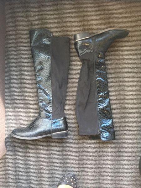 Boots similar to Michael Kors size 8 - 50$