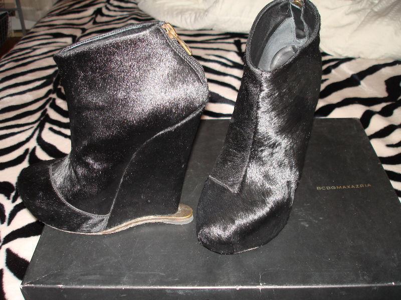 BCBG MAX AZRIA 65$ Pony hair wedge booties size 7