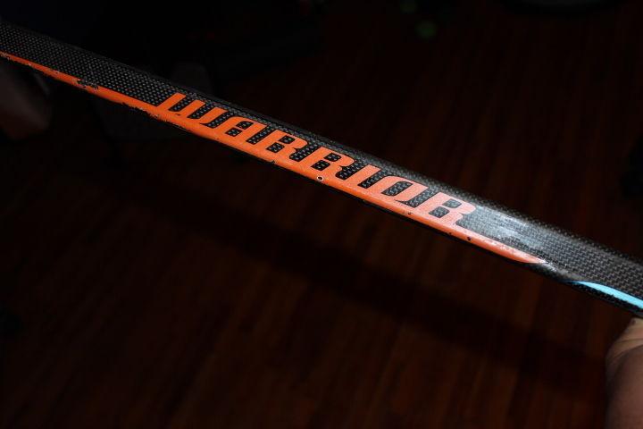 Baton de hockey Warrior QR PRO 85 flex courbe W88 gaucher