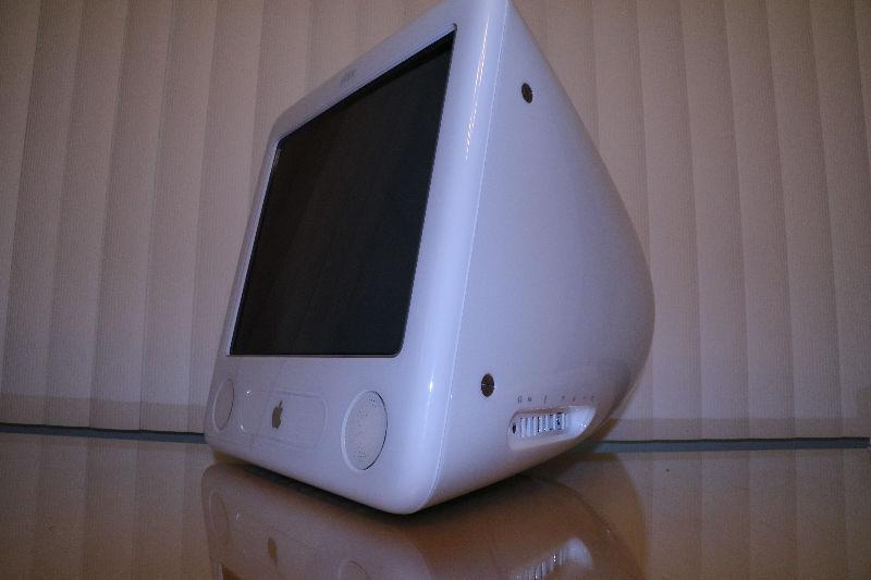 Apple Emac G4 processor 1 GHZ 512 meg mémoire