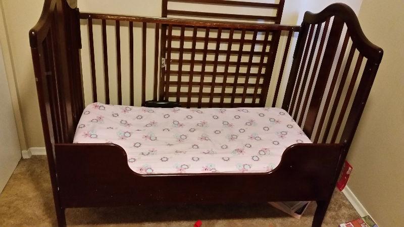 Half crib / Half toddler bed