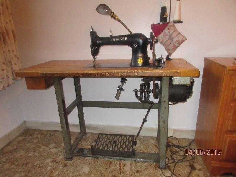 Singer....Sewing Machine...............circa 1950