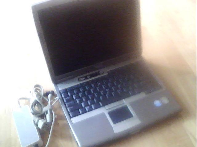 portable dell latitude d610 avec lecteur dvd et wifi