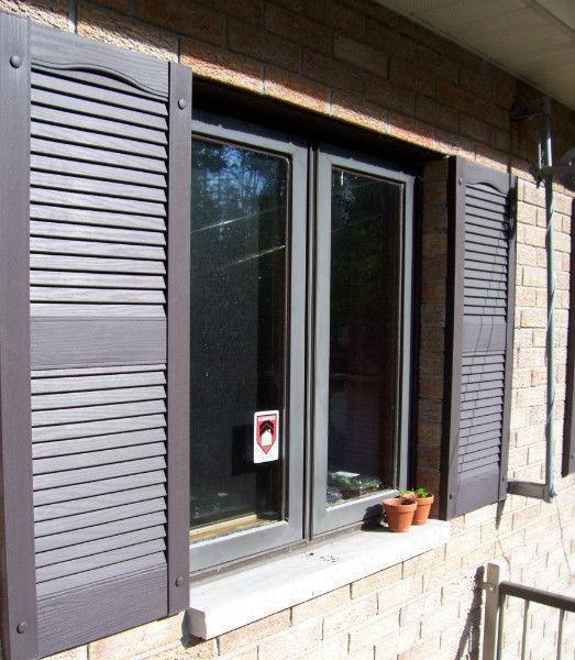 Fenêtres battantes thermos en cèdre int. et aluminium extérieur