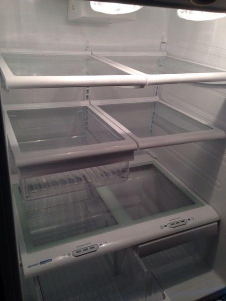 LG fridge refrigerator / réfrigérateur frigo