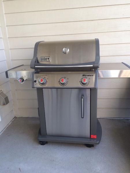 Weber gas BBQ with cover and cooking set