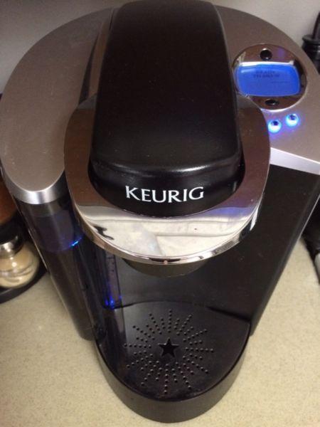 Keurig coffee maker + 4 reusable K-Cups
