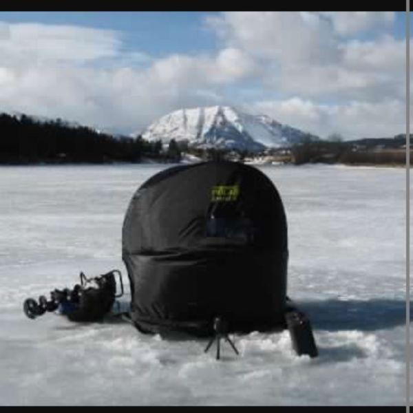 ice fishing tent / shack