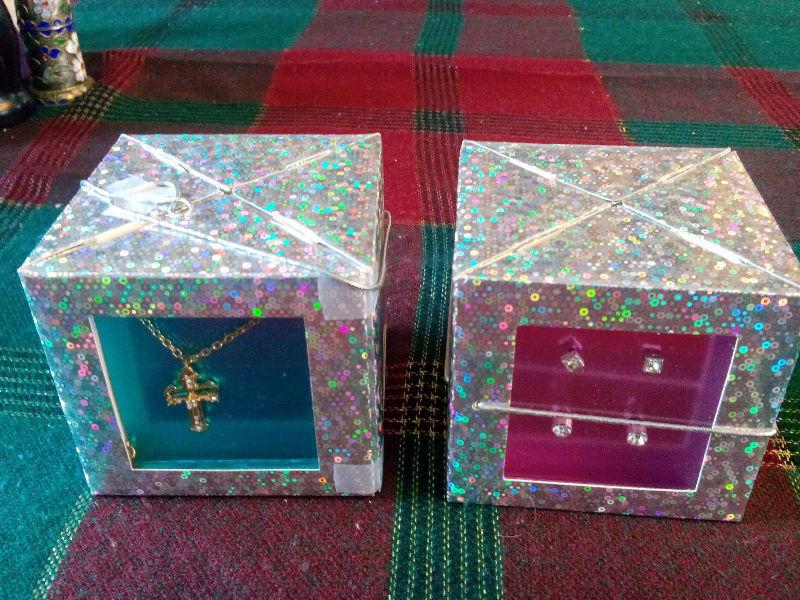 Two different Jewelry Cubes