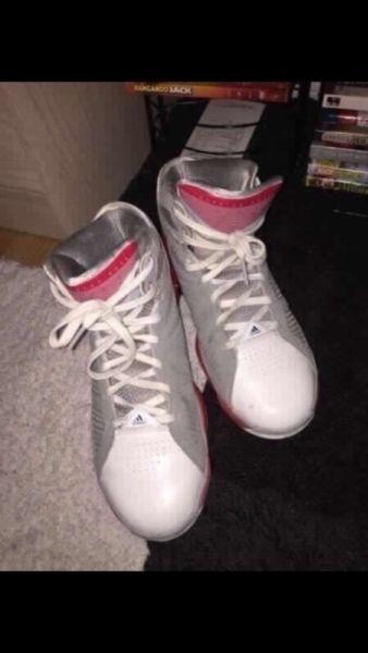 Derrick Rose basketball shoes