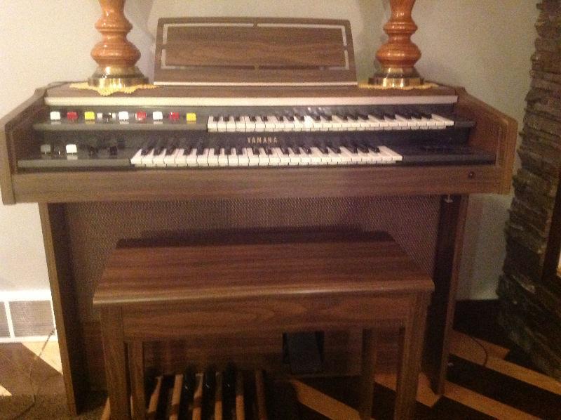 Yamaha Electric Organ