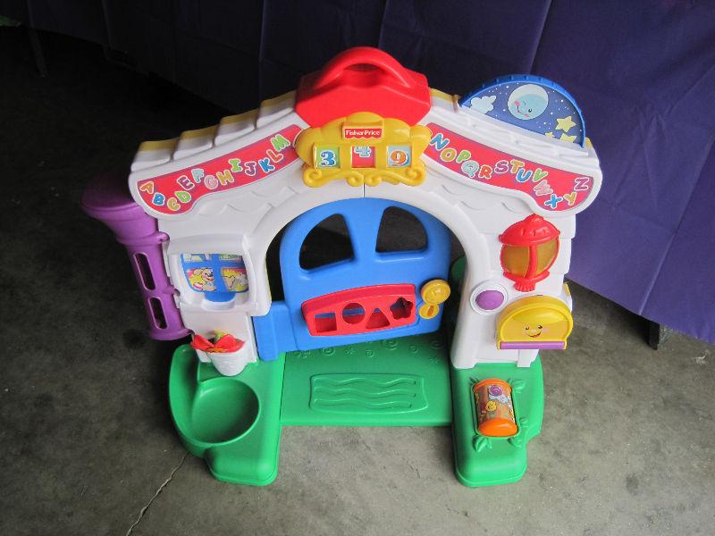 FISHER PRICE PLAY CENTER