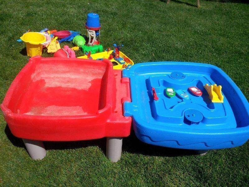 Little Tikes sand and water table