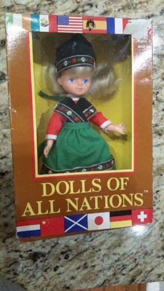 Vintage ☆1989☆ Dolls of All Nations set of 4